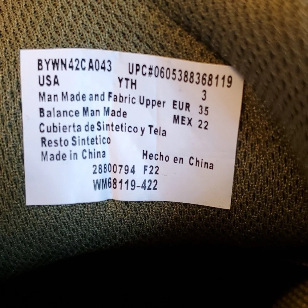 Wonder Nation boy's boots with non-marking outsole black size 3